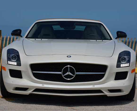 اختر مرسيدس بينز SLS AMG GT Roadster لأنها سيارة لا تقاوم